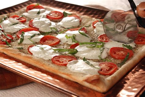 Fresh Mozzarella Tomato Pizza | EverydayDiabeticRecipes.com