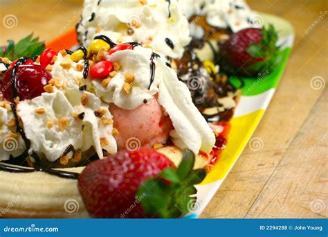 Seven Dips Of Ice Cream On A P Royalty Free Stock Photos - Image: 2294288