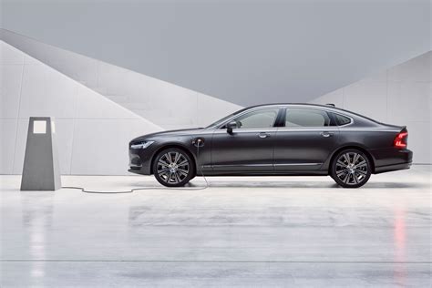 Volvo S90 updated for 2020: now hybrid-only | DrivingElectric