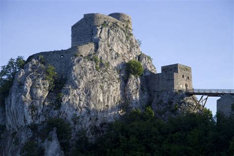 Evening light on the castle of Srebrenik | Srebrenik Castle | Srebrenik ...