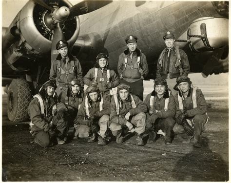 Group portrait of flight crew of U.S. B-17 Flying Fortress bomber ...