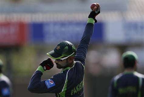 ICC suspends Mohammad Hafeez from bowling