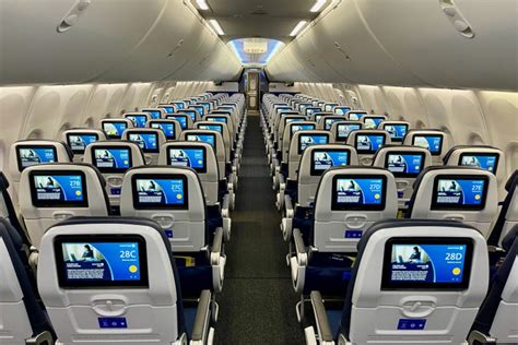 Putting United’s new interior to the test on the Boeing 737 MAX 8