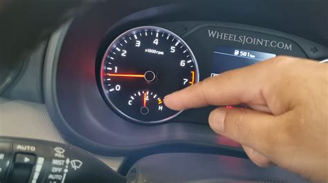 How to check engine oil level in Kia Sportage