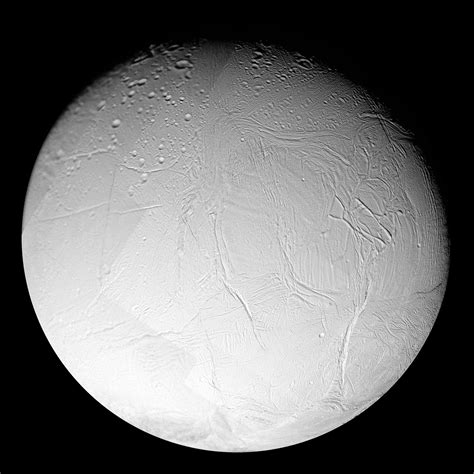 Space in Images - 2007 - 03 - Saturn's moon Enceladus