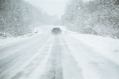 10 Essential Tips to Stay Safe Driving Through an Ice Storm - Paldrop.com