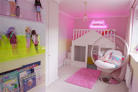 Barbie Dreamhouse + Celebrity Ferne McCann