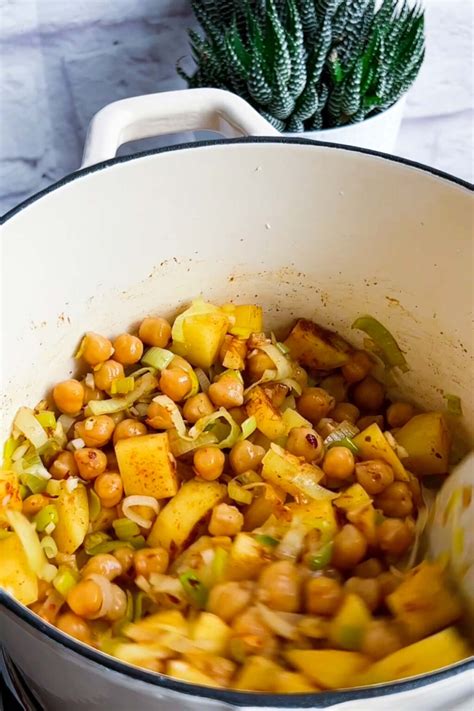 Chickpea Soup - Cooking For Peanuts