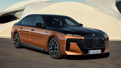 2024 BMW i7 M70 xDrive First Look: Bruiser Power to Match the Electric ...