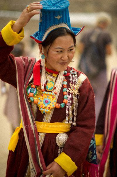 Costumes of Ladakh – the Hidden Kingdom - JOZAN | Traditional outfits ...