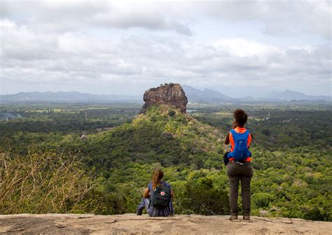 Sri Lanka’s Best Hikes: Little Adam’s, Pidurangala, Nine-Arch Bridge