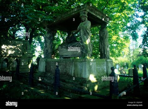 Kensal Green Cemetery London England Stock Photo - Alamy