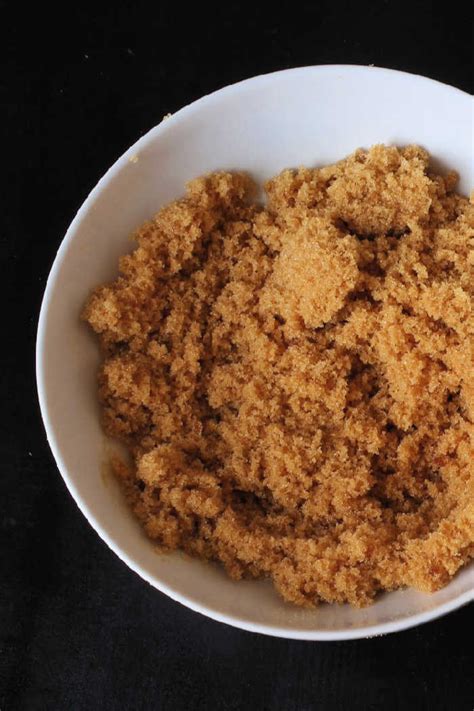 How To Make Brown Sugar In Minutes (Just 2 Ingredients!)