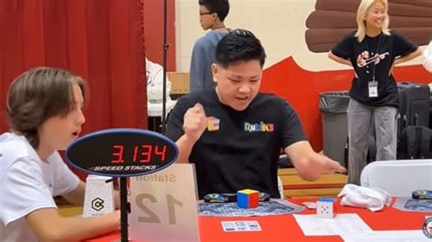 California: Man solves Rubik's Cube in 3.13 seconds, sets world record ...