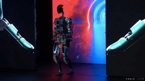 Tesla Humanoid Robot Prototype Walks Onto The Stage At AI Day 2022