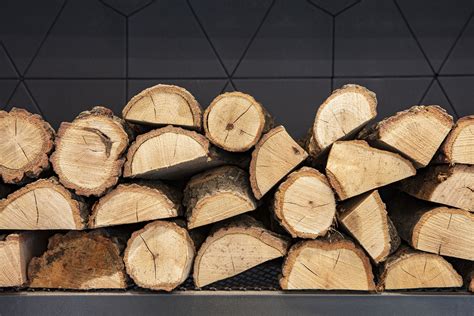 5 Places to Find Free Firewood Near You