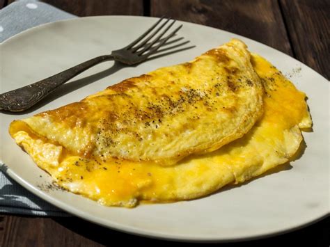 Cheese Egg White Omelette Recipe and Nutrition - Eat This Much