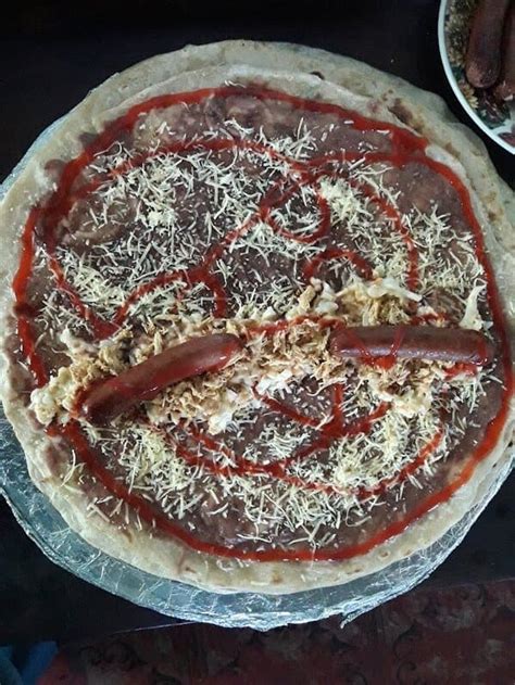 Twitter Account Shares Pizzas That Look, Well, Pretty Messed Up (23 Pics)