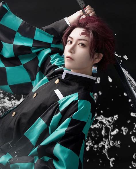 Tanjirou Kamada cosplay by @lujiuerhei instagram. Tanjirou cosplay ...