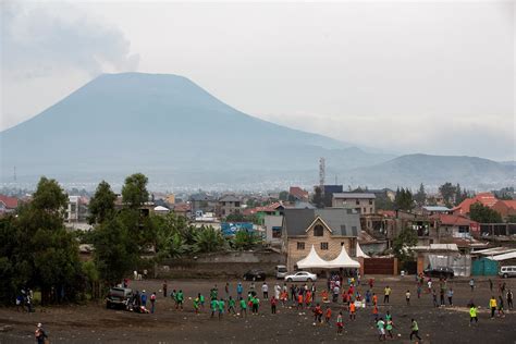 DR Congo's Nyiragongo volcano erupts triggering panic in Goma | Daily Sabah