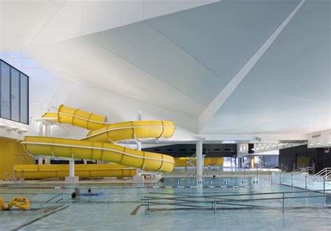 Une piscine avec toboggan - Piscines à Paris : notre guide des piscines ...