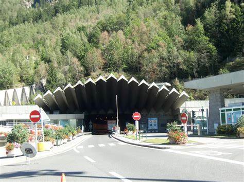 Mont Blanc Tunnel (Chamonix-Mont-Blanc/Courmayeur, 1965) | Structurae