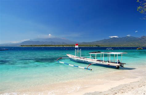 Sanur Beach, Enjoying The Beautiful Sunrise - Traveldigg.com