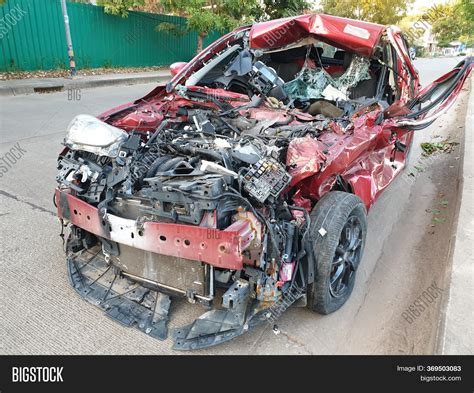 Red Car Crash Image & Photo (Free Trial) | Bigstock