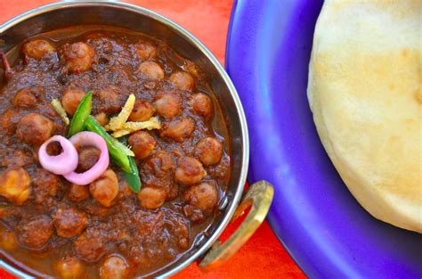 Chole Bhature ~ chole bhature recipe | Punjabi Indian Recipes - Snacks ...