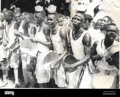 Acholi traditional dancers hi-res stock photography and images - Alamy