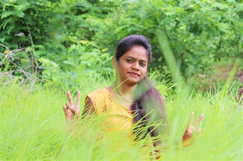 Girl posing in farm - PixaHive