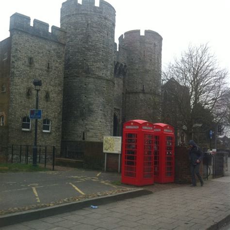 Canterbury Castle - Castle