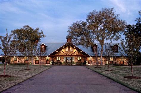 Price of Texas horse ranch drastically reduced