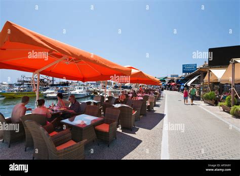 Pafos waterfront cafes restaurant hi-res stock photography and images ...