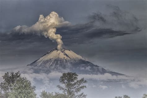 The smoking Popocatepetl volcano in Mexico [2048 x 1366] by Cristobal ...