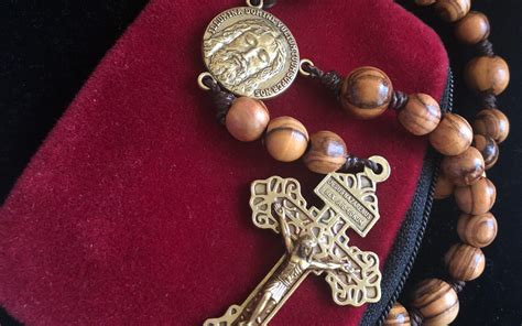 Chaplet – Holy Face of Jesus 8 & 10mm Olive Wood Beads w/ Case – His ...