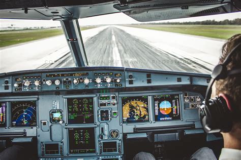 Airbus A320 Cockpit Landing