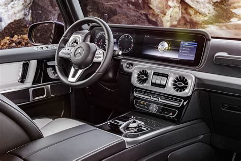 Mercedes reveals 2019 G-Class cabin, confirms Detroit debut