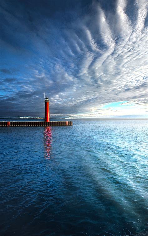 Lighthouse on the shore of Lake Michigan in Kenosha, Wisconsin ...