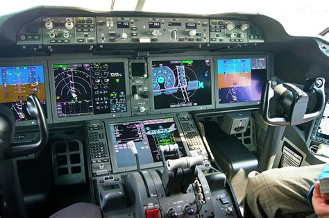 Boeing 787 cockpit displays : r/EngineeringPorn