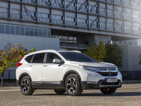 Honda UK accelerates Electric 2025 vision, with CR-V Hybrid