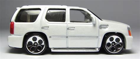 Model of the Day: Hot Wheels 2006 First Edition ’07 Cadillac Escalade ...