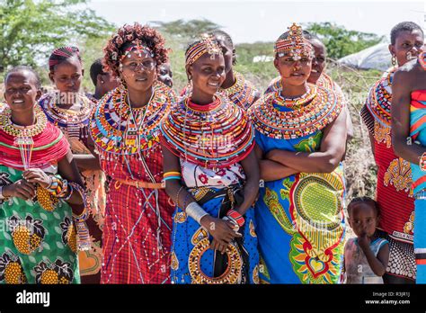 Kenya traditional clothing hi-res stock photography and images - Alamy