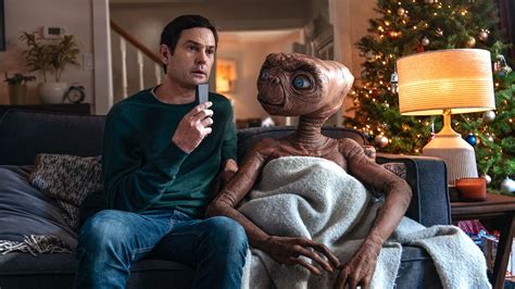 E.T. Returns After 37 Years to Reunite With a Grown Elliot and His ...