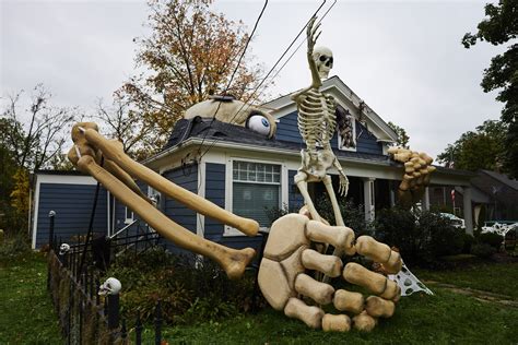 Spooky and Fun giant skeleton decoration Ideas for Halloween