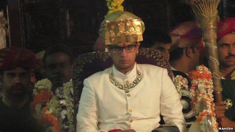 India's Mysore crowns new maharaja Yaduveer Wadiyar - BBC News