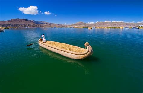 Bodies of Water : man-in-traditional-reed-boat-lake-titicaca-photo-122 ...