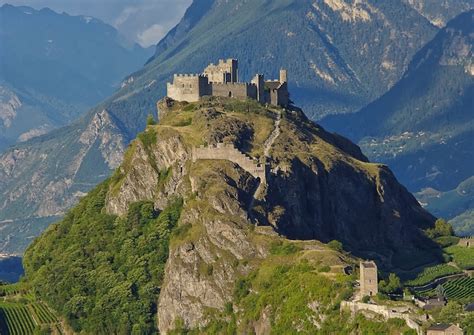 10 Most Beautiful Castles in Switzerland (with Map & Photos) - Touropia