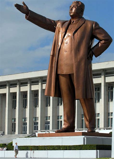 Kim Il Sung statue, Pyongyang | Peninsularity Ensues