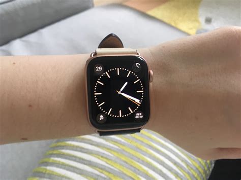 44mm Apple Watch on a woman’s wrist : r/AppleWatch